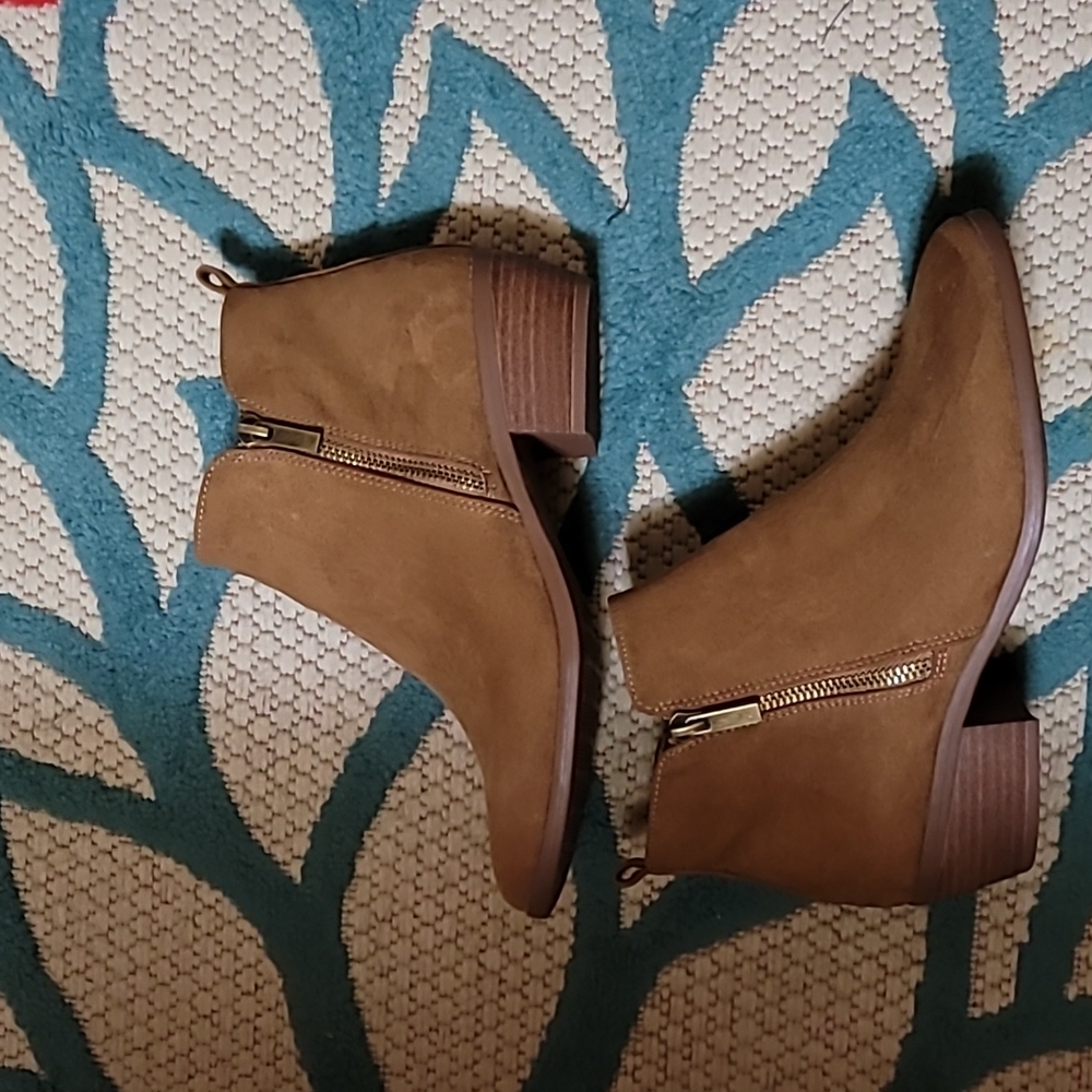 NWOT Tan Suede Look Booties Size 7